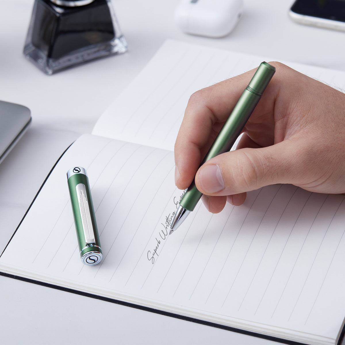 Scriveiner Pocket Pen Mattgrüner Rollerball-Stift