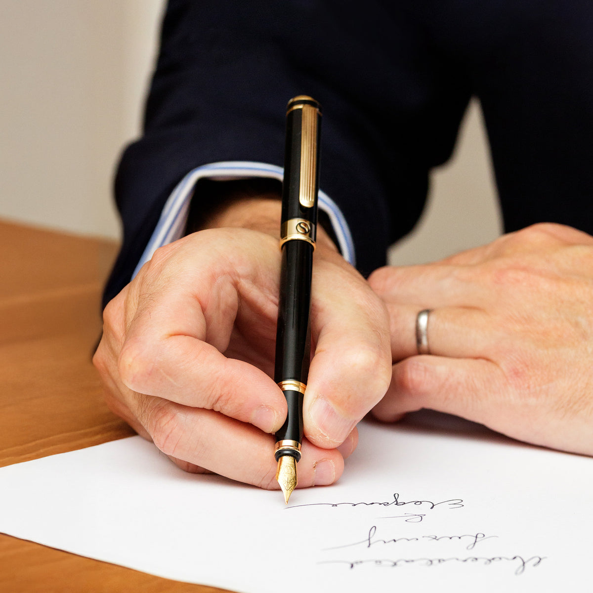 Scriveiner Classic Black Lacquer Fountain Pen - Medium Nib